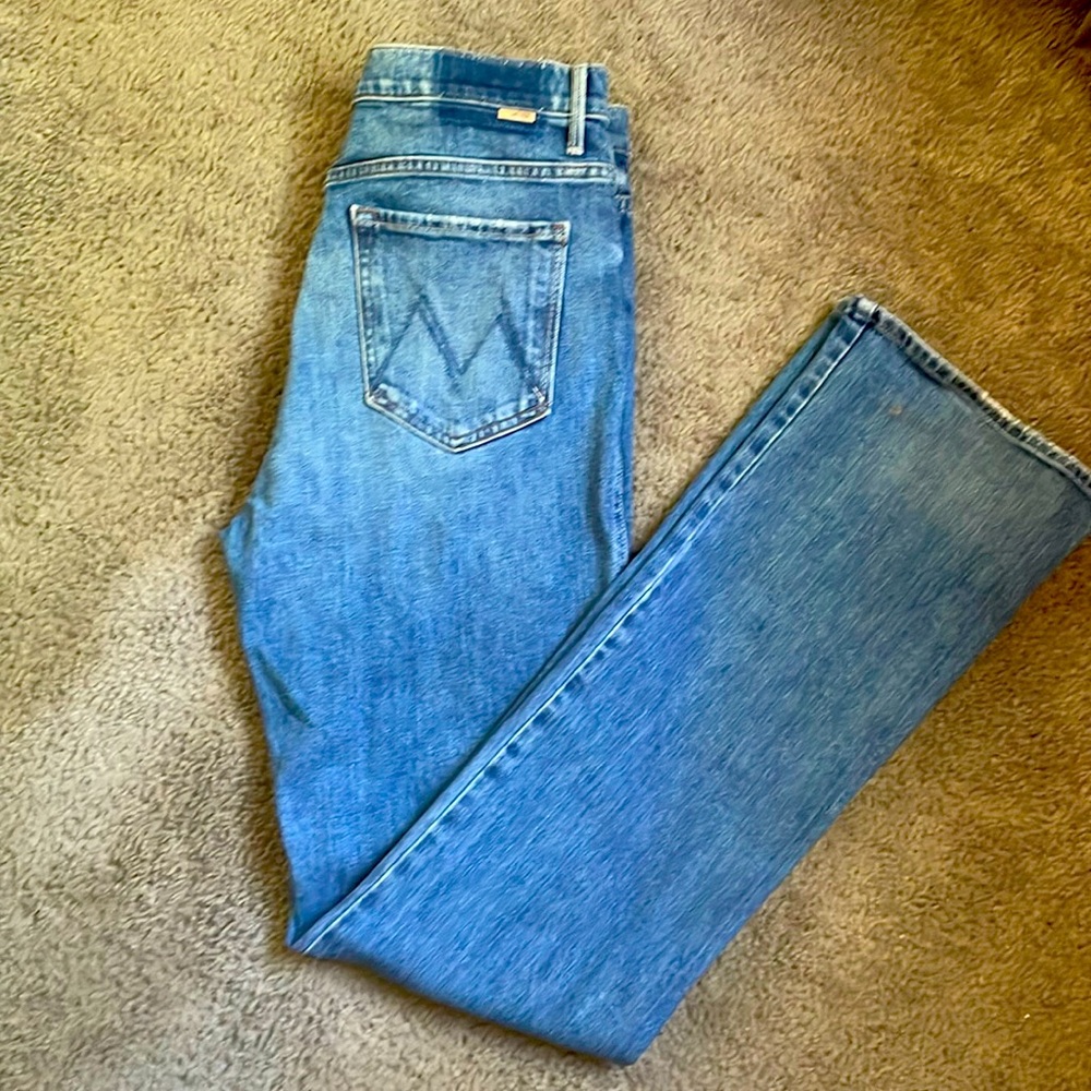 Mother High Waisted Smokin Double Heel 
Flared at bottom
Rt. leg some fraying
